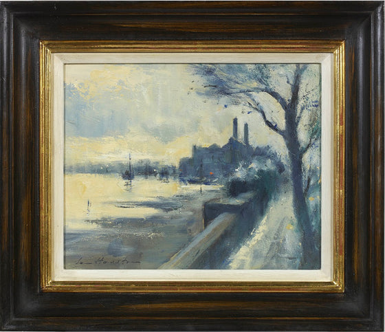 Low water by Cheyne Walk, Chelsea
