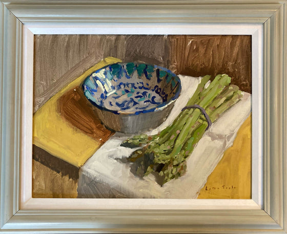 Asparagus with Spanish bowl